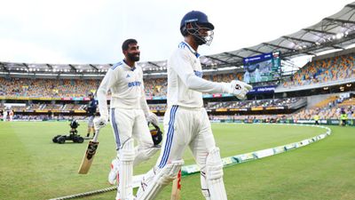 IND vs AUS: फॉलोऑन के लिए 32 रन और 1 विकेट बाकी... केएल राहुल ने बताया बुमराह-आकाश दीप ने ड्रेसिंग रूम से मिले कौनसे मैसेज से टीम इंडिया को बचाया SportsTak Hindi