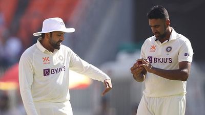 Ashwin Retirement : अश्विन के अचानक संन्यास लेने पर गाबा टेस्ट के बाद टीम इंडिया के कप्तान रोहित शर्मा का बड़ा खुलासा, कहा - जब मैं पर्थ पहुंचा तो... रोहित शर्मा और अश्विन