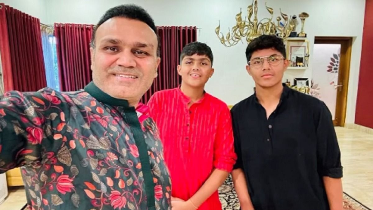 वीरेंद्र सहवाग के छोटे बेटे ने बरपाया कहर, पापा की तरह बुना ऑफ स्पिन का जाल, पांच विकेट लेकर टीम को दिलाई बड़ी बढ़त