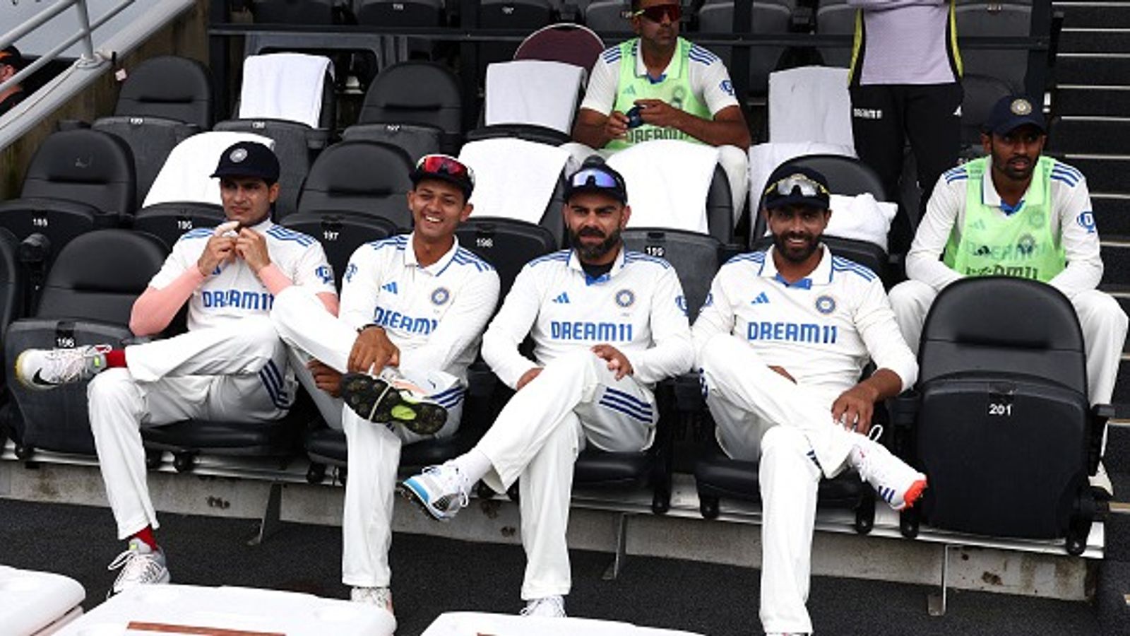 मेलबर्न में नेट सेशन खत्म होने के बाद भी मैदान पर लंबे समय तक अकेले रुका रहा ये भारतीय बल्लेबाज, जानें क्या है पूरा मामला मेलबर्न में नेट सेशन खत्म होने के बाद भी मैदान पर लंबे समय तक अकेले रुका रहा ये भारतीय बल्लेबाज, जानें क्या है पूरा मामला