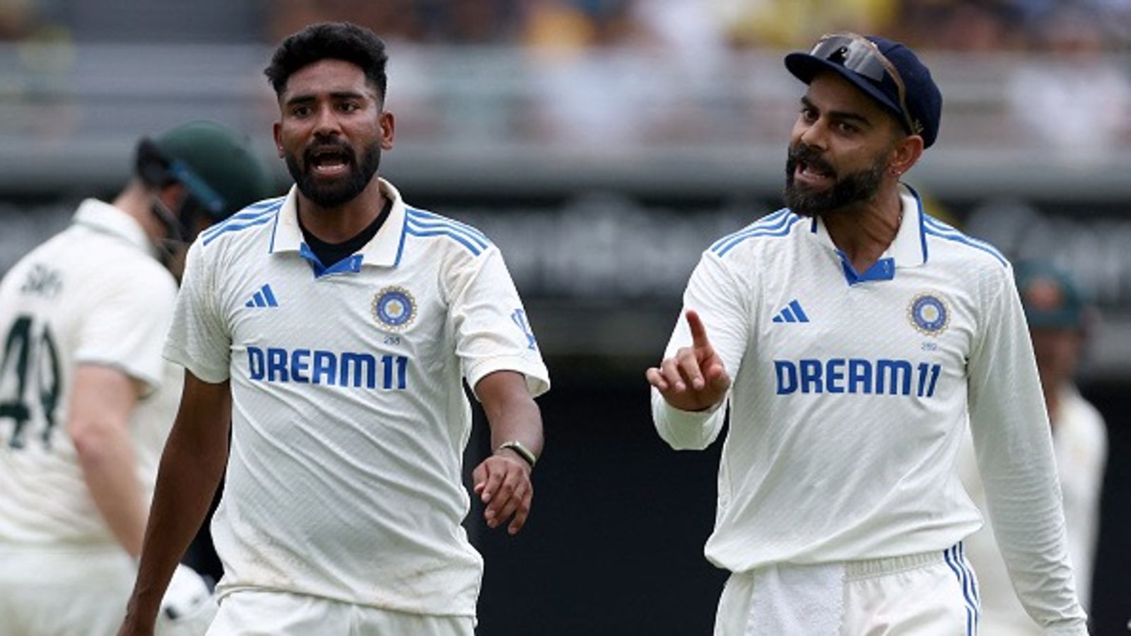 IND vs AUS : 'हंस के बात नहीं करना इनसे', सिराज और लाबुशेन के बीच तकरार पर विराट कोहली भड़के, DSP को दी बड़ी सलाह, देखें VIDEO IND vs AUS : 'हंस के बात नहीं करना इनसे', सिराज और लाबुशेन के बीच तकरार पर विराट कोहली भड़के, DSP को दी बड़ी सलाह, देखें VIDEO