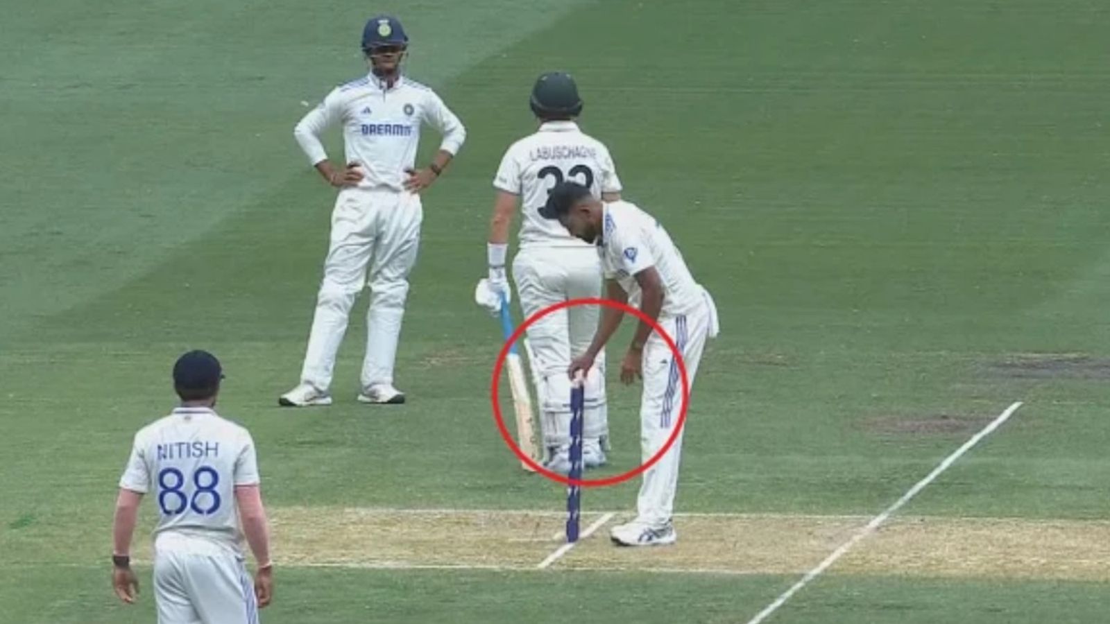 IND vs AUS : सिराज ने टोटका करके मार्नस लाबुशेन को दी धमकी, बुमराह को मिला फायदा और ख्वाजा बने शिकार, जानें बॉक्सिंग डे टेस्ट में ये क्या हुआ?  IND vs AUS : सिराज ने टोटका करके मार्नस लाबुशेन को दी धमकी, बुमराह को मिला फायदा और ख्वाजा बने शिकार, जानें बॉक्सिंग डे टेस्ट में ये क्या हुआ?