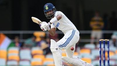 KL Rahul Sledge: 'अरे क्या गलती हो गई जो...', केएल राहुल को बैटिंग के लिए उतरते ही ऑस्ट्रेलियाई दिग्गज ने छेड़ा, रोहित शर्मा के फैसले का बनाया मजाक, देखिए Video SportsTak Hindi
