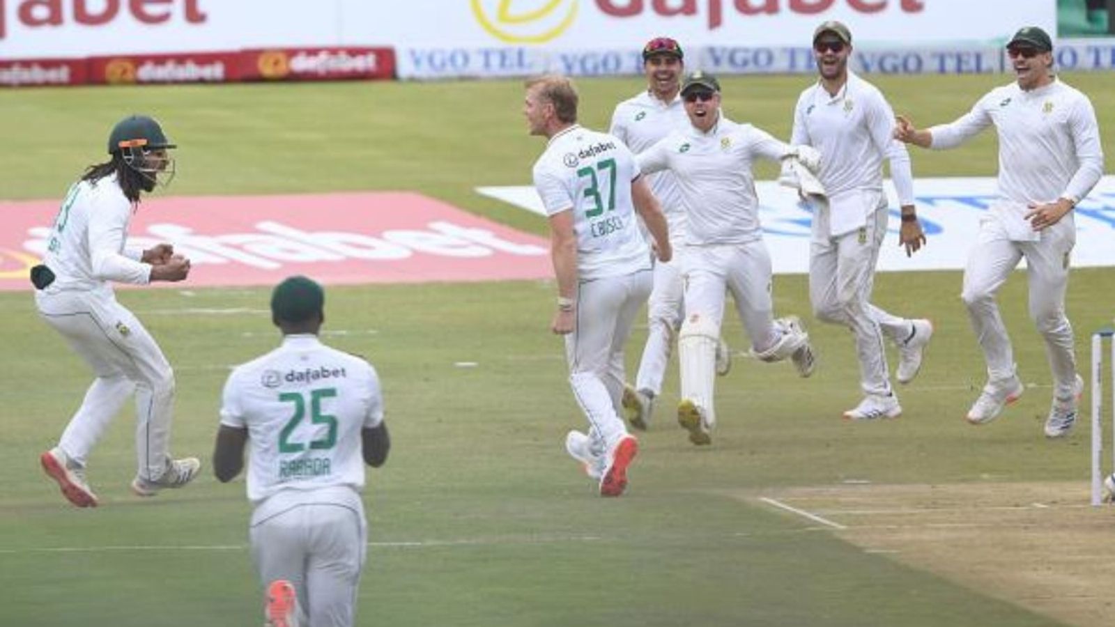 SA vs PAK: कॉर्बिन बॉश ने डेब्यू में गेंद के बाद बल्ले से रचा इतिहास, पाकिस्तान को नचाया, साउथ अफ्रीका बॉक्सिंग डे टेस्ट में मजबूत SA vs PAK: कॉर्बिन बॉश ने डेब्यू में गेंद के बाद बल्ले से रचा इतिहास, पाकिस्तान को नचाया, साउथ अफ्रीका बॉक्सिंग डे टेस्ट में मजबूत