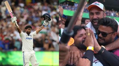Nitish Reddy Century: नीतीश कुमार रेड्डी ने ऑस्ट्रेलिया में शतक ठोककर रचा इतिहास, स्टेडियम में मौजूद पिता हुए भावुक फिर जमकर नाचे, देखिए Video SportsTak Hindi