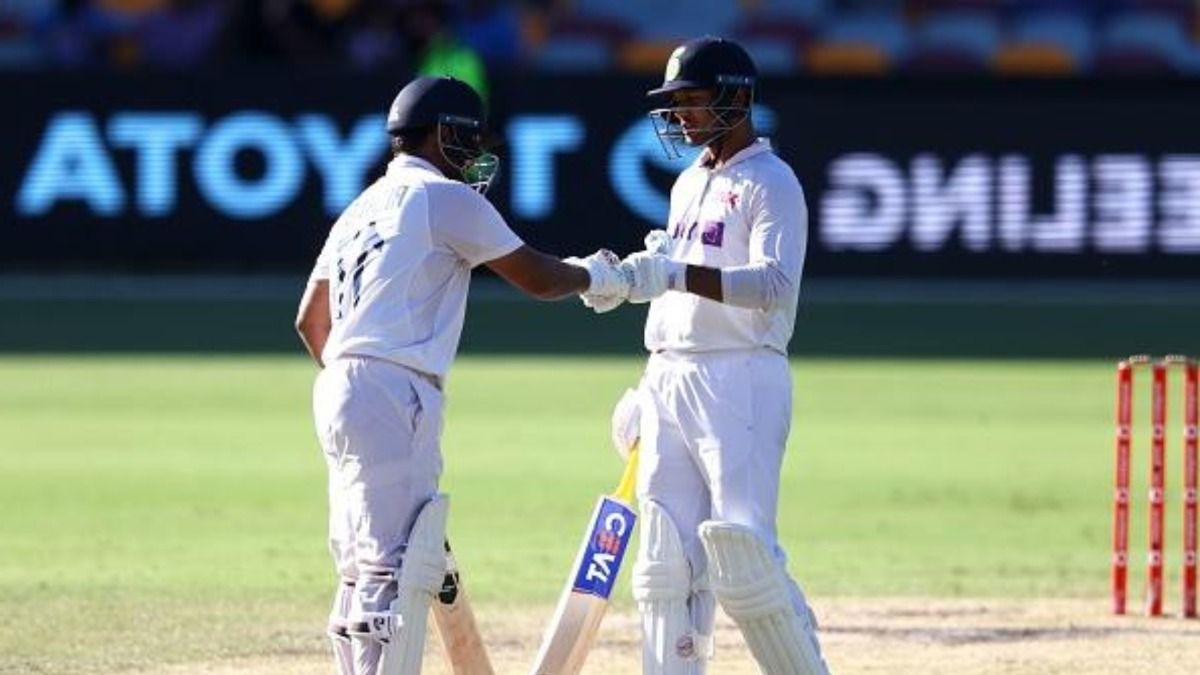 मेलबर्न में डेब्यू करने वाले टीम इंडिया के ओपनर ने 45 गेंद में ठोका आतिशी शतक, 14 छक्के-चौके लगाकर टीम को 15वें ओवर दिला दी जीत