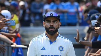 Melbourne Test: भाड़ में गया....विराट कोहली को लेकर रवि शास्त्री ने 5वें दिन से ठीक पहले दिया बड़ा बयान SportsTak Hindi