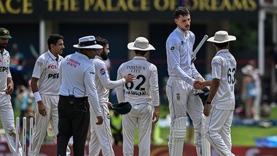 'मैं टॉयलेट में बैठा था और जानबूझकर बाहर नहीं आया', साउथ अफ्रीका की जीत पर इस खिलाड़ी ने किया चौंकाने वाला खुलासा SportsTak Hindi