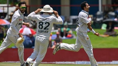 'उन लोगों को बुलाकर मुंह पर थप्पड़ मारो', पाकिस्तानी गेंदबाज को 3 साल तक अनदेखा करने पर पूर्व क्रिकेटर का फूट गुस्सा SportsTak Hindi