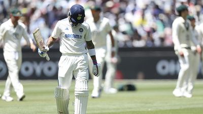 कोहली अपनी गलतियों से नहीं सीख रहे हैं, उन्होंने खुद को...एक ही अंदाज में बार- बार आउट होने वाले विराट पर फूटा पूर्व क्रिकेटर का गुस्सा SportsTak Hindi