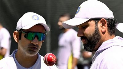 टीम इंडिया को लेकर नए साल के पहले ही दिन सनसनी मचाने खुलासा, ड्रेसिंग रूम का बिगड़ा माहौल, ऑस्ट्रेलिया में इस सुपरस्टार खिलाड़ी को खिलाना चाहते थे गंभीर, मगर... SportsTak Hindi