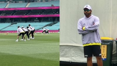 रोहित शर्मा कोच गंभीर से ड्रेसिंग रूम विवाद के बाद नहीं खेलेंगे सिडनी टेस्ट, टीम इंडिया के प्रैक्टिस सेशन में जानिए ये क्या हुआ ? सिडनी के मैदान में टीम इंडिया के कप्तान रोहित शर्मा और बाकी खिलाड़ी