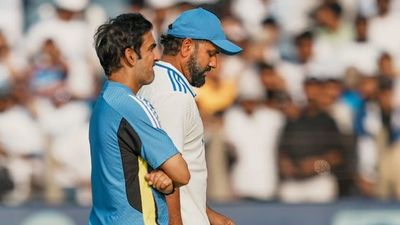 गौतम गंभीर ने सिडनी टेस्ट से पहले रोहित-विराट सहित सभी खिलाड़ियों को दिया अल्टीमेटम, कहा - ड्रेसिंग रूम से बाहर हो जाओगे अगर... রোহিত শর্মা ও গৌতম গম্ভীর
