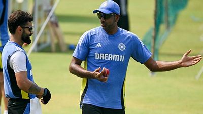 'अश्विन के जाने के तरीके से मैं बहुत निराश हूं', भारतीय दिग्गज ने टीम मैनेजमेंट की लगाई क्लास, कहा- उसने अलग बेंचमार्क सेट किया था SportsTak Hindi