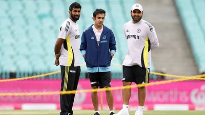 'एक बंदा माइक, पेन, लैपटॉप लेकर बैठा है', रोहित शर्मा का सिडनी टेस्ट से हटने के बाद फूटा गुस्सा, बीच मैच लगाई फटकार, बोले- दो बच्चों का बाप हूं, मुझे थोड़ा सा... SportsTak Hindi