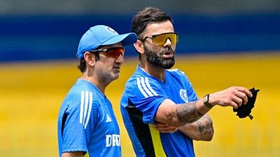 'गौतम गंभीर-विराट कोहली भारतीय क्रिकेट के भविष्य को...',  टीम इंडिया के बॉर्डर गावस्कर ट्रॉफी गंवाने के बाद युवराज सिंह का विस्फोटक बयान, रोहित शर्मा को लेकर भी कही बड़ी बात SportsTak Hindi