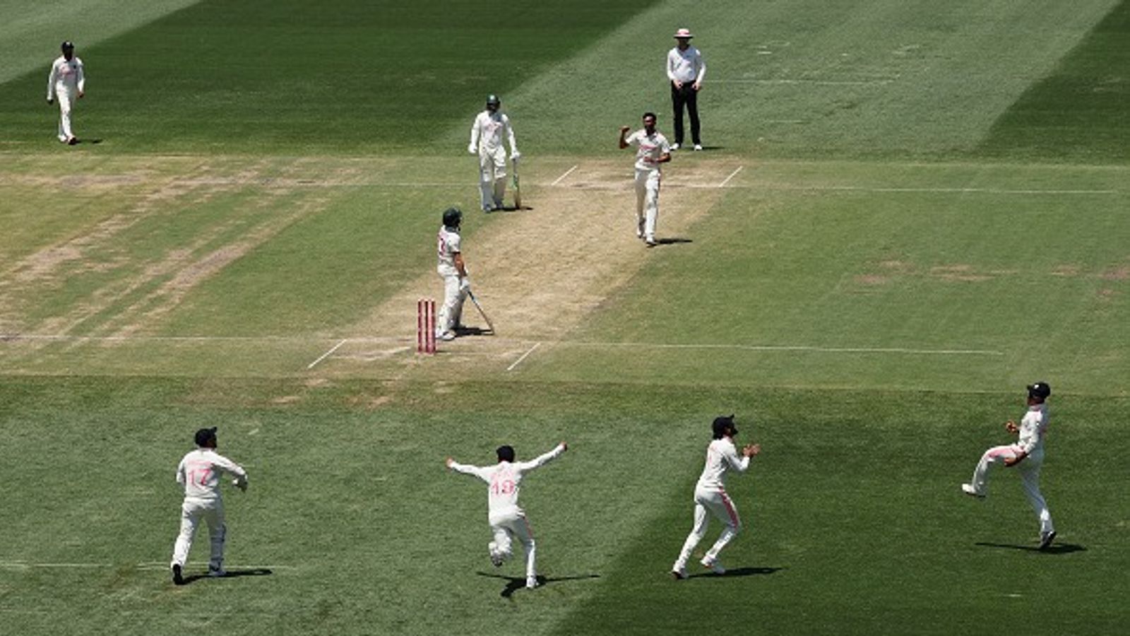 IND vs AUS: सिडनी की पिच पर खड़े हुए सवाल, पूर्व भारतीय कप्तान ने बताया रद्दी, कहा- WTC में पॉइंट लेने के लिए... IND vs AUS: सिडनी की पिच पर खड़े हुए सवाल, पूर्व भारतीय कप्तान ने बताया रद्दी, कहा- WTC में पॉइंट लेने के लिए...