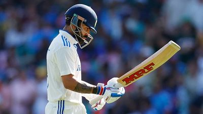 विराट कोहली इंग्लैंड के खिलाफ टेस्ट सीरीज से पहले नहीं खेल सकते काउंटी क्रिकेट, बड़ी वजह आई सामने SportsTak Hindi