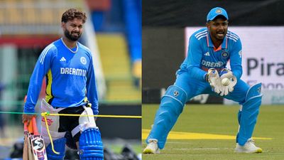 सैमसन और पंत छोड़िए, 31 साल के विकेटकीपर बैटर को इंग्लैंड सीरीज में दिया जाएगा आराम, जानें किसे मिलेगा चैंपियंस ट्रॉफी में मौका SportsTak Hindi