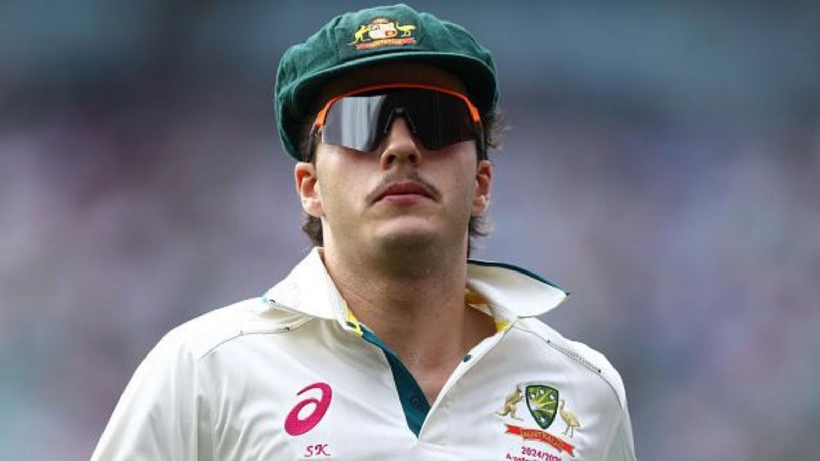 जसप्रीत बुमराह से उलझने वाले सैम कोंस्टस की हालत हुई खराब, घर में ही सबके सामने निकल गई हेकड़ी जसप्रीत बुमराह से उलझने वाले सैम कोंस्टस की हालत हुई खराब, घर में ही सबके सामने निकल गई हेकड़ी