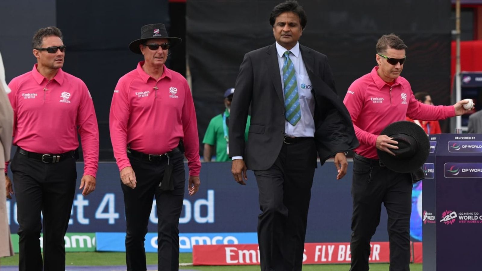 ICC इस नियम में करने वाला है बदलाव, बॉलर्स की होने वाली है मौज, ODI-T20I क्रिकेट पर पड़ेगा असर आईसीसी वाइड बॉल के नियम में बदलाव पर काम कर रही है.