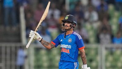 Ishan Kishan : इशान किशन कहां है? 412 दिनों से बाहर चलने वाले धाकड़ विकेटकीपर को इंग्लैंड के खिलाफ टीम इंडिया में भी नहीं मिली जगह तो फैंस ने बोर्ड को घेरा, दागे बड़े सवाल SportsTak Hindi