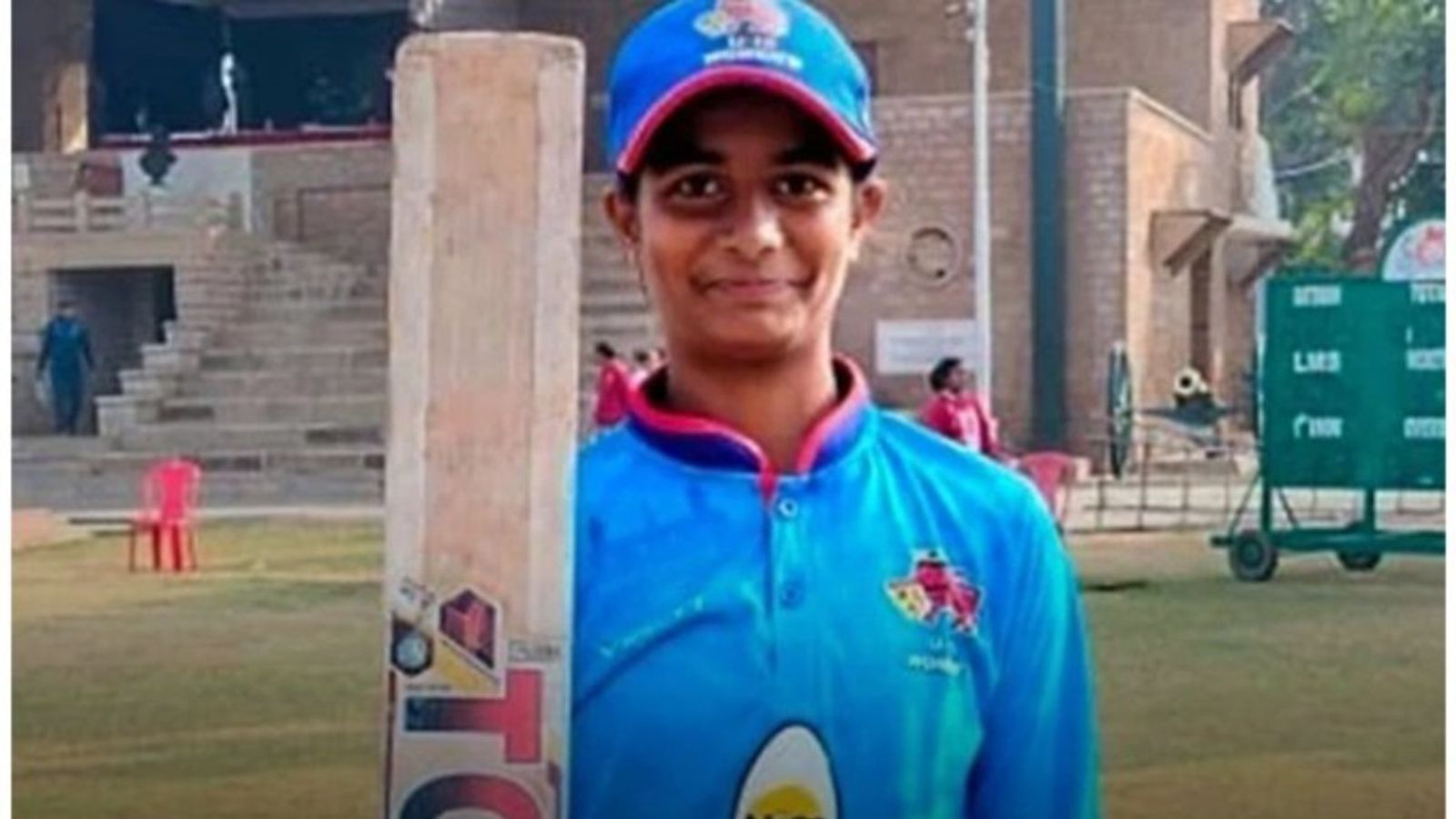 14 साल की भारतीय क्रिकेटर ने 50 ओवर के मैच में ठोका तिहरा शतक, 42 चौके और 16 छक्के उड़ाकर बरसाए रिकॉर्ड, टीम ने बना दिए 563 रन 14 साल की भारतीय क्रिकेटर ने 50 ओवर के मैच में ठोका तिहरा शतक, 42 चौके और 16 छक्के उड़ाकर बरसाए रिकॉर्ड, टीम ने बना दिए 563 रन