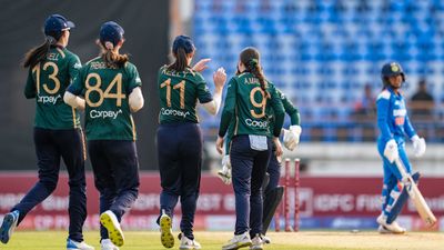 भारत के खिलाफ मैच के बाद इस गेंदबाज पर टूटी आफत, गेंदबाजी एक्शन पर खड़े हुए सवाल, रिपोर्ट भी की गई SportsTak Hindi