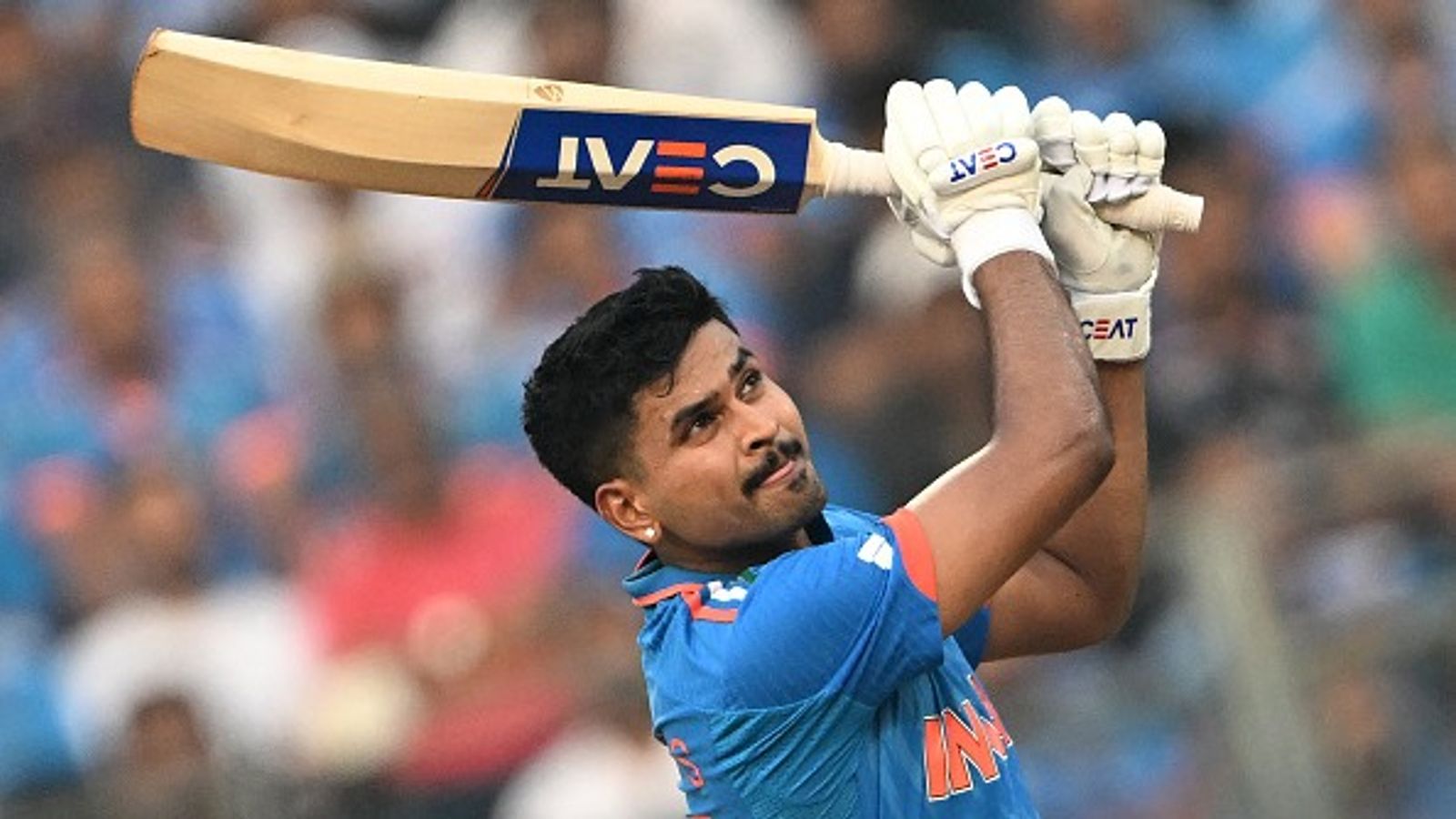 Champions Trophy 2025 के लिए टीम इंडिया के ऐलान से पहले श्रेयस अय्यर का बड़ा बयान, कहा- मैं किसी भी नंबर पर बैटिंग के लिए तैयार हूं, यदि चैंपियंस ट्रॉफी के लिए... वनडे वर्ल्ड कप 2023 के दौरान श्रेयस अय्यर