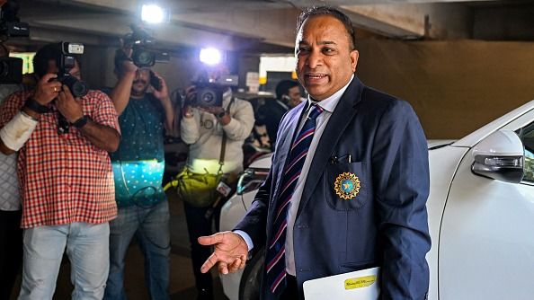 मीटिंग में जाने से पहले बीसीसीआई सेक्रेटरी देवजीत सैकिया