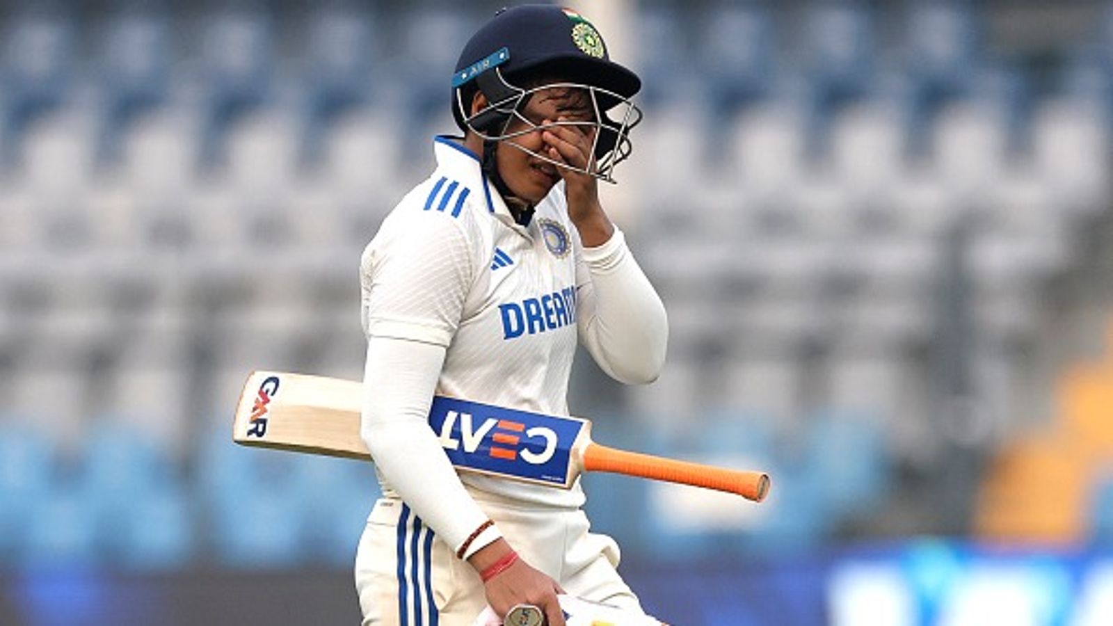 टीम इंडिया के ऑस्ट्रेलियाई दौरे से बाहर होने पर ओपनिंग बैटर का छलका दर्द, कहा - पिता को हार्ट अटैक आया तो... टीम इंडिया के ऑस्ट्रेलियाई दौरे से बाहर होने पर ओपनिंग बैटर का छलका दर्द, कहा - पिता को हार्ट अटैक आया तो...