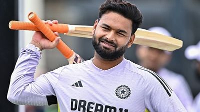 ऋषभ पंत ने कप्तान बनने से किया इनकार, इस खिलाड़ी को मिली कमान  India's star wicketkeeper-batter Rishabh Pant in frame