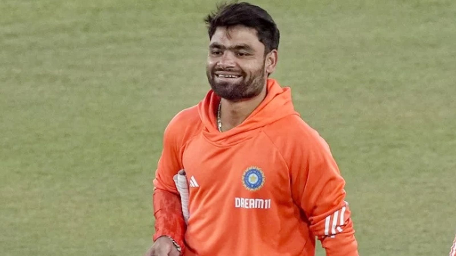 Rinku Singh & Priya Saroj Wedding: रिंकू सिंह ने समाजवादी पार्टी सांसद के साथ की सगाई! जानिए कौन है उनकी मंगेतर? Rinku Singh & Priya Saroj Wedding: रिंकू सिंह ने समाजवादी पार्टी सांसद के साथ की सगाई! जानिए कौन है उनकी मंगेतर?