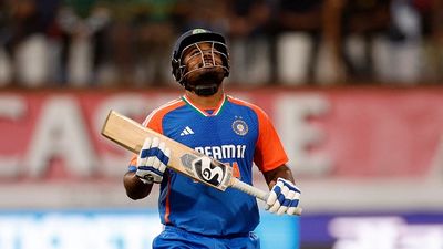 Exclusive: संजू सैमसन ने आखिरी वनडे में ठोका था शतक फिर भी चैंपियंस ट्रॉफी टीम में नहीं मिलेगी जगह, बड़ी वजह आई सामने SportsTak Hindi