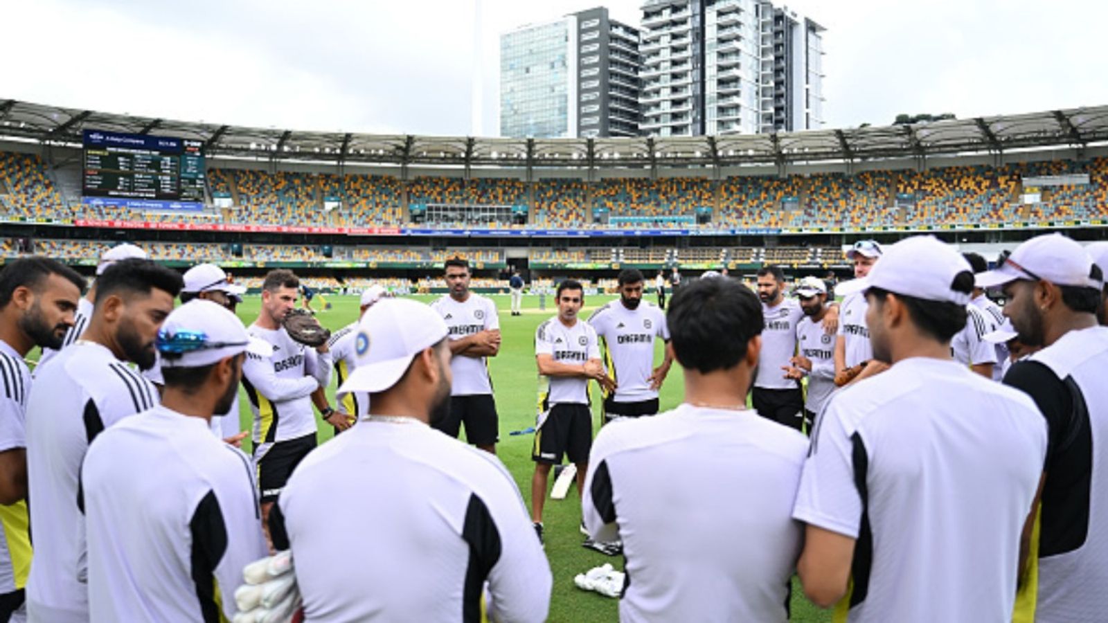 BCCI की एक गाइडलाइन खिलाड़ियों पर हो गई लागू, स्टेडियम के लिए अलग-अलग गाड़ियां मिलना बंद, कोलकाता T20I से पहले दिखा असर BCCI की एक गाइडलाइन खिलाड़ियों पर हो गई लागू, स्टेडियम के लिए अलग-अलग गाड़ियां मिलना बंद, कोलकाता T20I से पहले दिखा असर