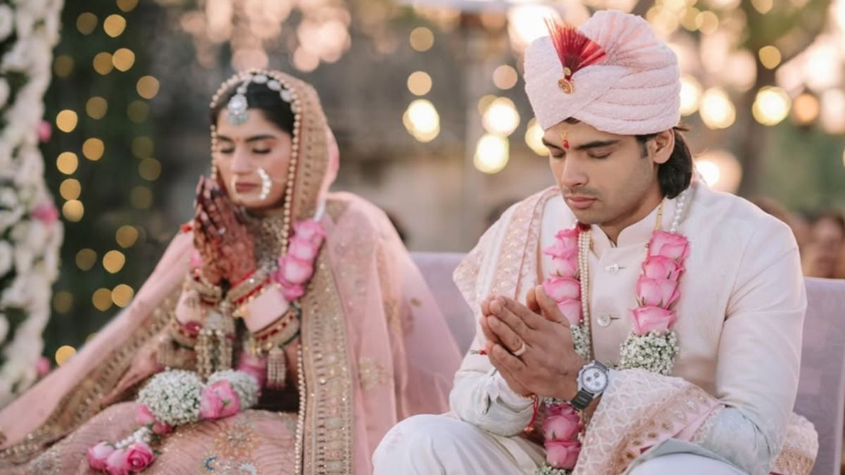 Neeraj Chopra Wedding: शिमला में लिए सात फेरे, 50 लोग हुए शामिल, हनीमून से लेकर गेस्‍ट लिस्‍ट तक नीरज चोपड़ा-हिमानी की शादी से जुड़ी छह बड़ी बातें आई सामने