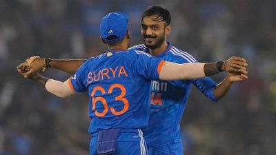 टीम इंडिया में होने वाला है बदलाव! इंग्लैंड के खिलाफ टी20 सीरीज से पहले अक्षर पटेल का बड़ा बयान, कहा- सेलेक्टर्स और कप्तान का फैसला...   Axar Patel