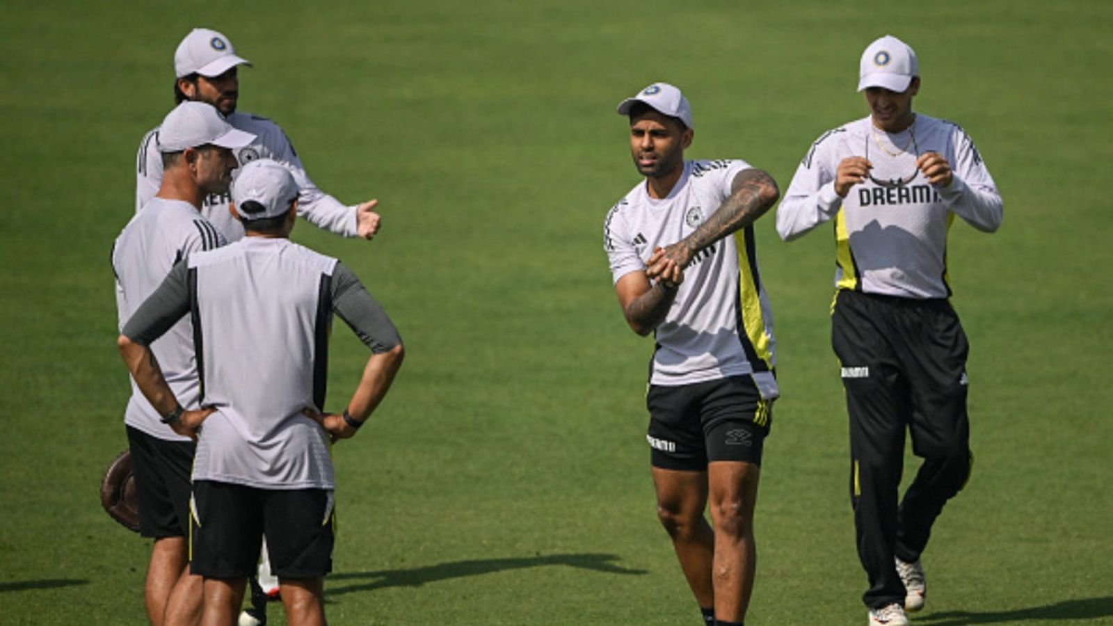 IND vs ENG: टीम इंडिया की संभावित प्लेइंग इलेवन ऐसी होगी, सूर्यकुमार यादव इन दो स्पिनर्स को देंगे मौका, इस युवा की लगेगी लॉटरी! IND vs ENG: टीम इंडिया की संभावित प्लेइंग इलेवन ऐसी होगी, सूर्यकुमार यादव इन दो स्पिनर्स को देंगे मौका, इस युवा की लगेगी लॉटरी!