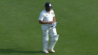 Rohit Sharma returns: रोहित शर्मा 19 गेंदों में तीन रन बनाकर आउट हुए, 10 साल बाद रणजी ट्रॉफी में फीकी रही भारतीय कप्तान की वापसी SportsTak Hindi