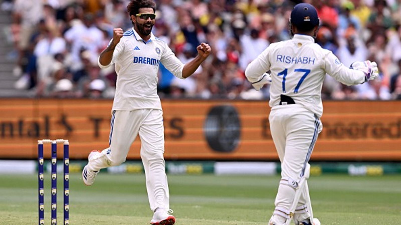 रवींद्र जडेजा के 'पंजे' में फंसी ऋषभ पंत की टीम, भारतीय ऑलराउंडर ने 5 विकेट लेकर रणजी में पूरे किए 200 विकेट, दिल्ली 188 रनों पर ढेर रवींद्र जडेजा के 'पंजे' में फंसी ऋषभ पंत की टीम, भारतीय ऑलराउंडर ने 5 विकेट लेकर रणजी में पूरे किए 200 विकेट, दिल्ली 188 रनों पर ढेर