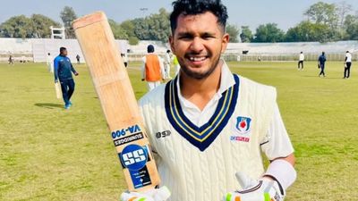 एक डबल सेंचुरी, दो सेंचुरी और एक फिफ्टी, रणजी ट्रॉफी के इस मुकाबले में चार बल्लेबाजों ने मिलकर ठोक दिए 603 रन, लगाए 66 चौके और छह छक्के SportsTak Hindi