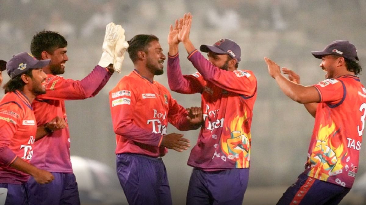 सैलरी नहीं मिली तो विदेशी क्रिकेटर्स ने BPL मैच खेलने से किया इनकार ऐन वक्‍त पर लोकल प्‍लेयर्स के साथ मैदान पर उतरी टीम! 