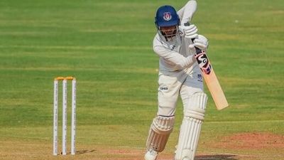 चेन्नई सुपर किंग्स ने जिसे निकाला उसने 38 दिन में ठोका तीसरा दोहरा शतक, अब 20 छक्कों-21 चौकों से 159 गेंद में कूटे 262 रन Sameer Rizvi