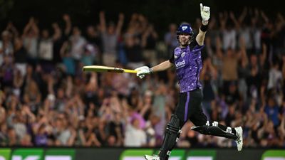 BBL: 23 साल के बल्लेबाज ने ठोका फाइनल में सबसे तेज शतक, 11 छक्के उड़ाकर डेविड वॉर्नर की सिडनी थंडर का निकाला दम, होबार्ट हरिकेंस को पहली बार बनाया चैंपियन SportsTak Hindi