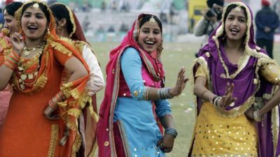 किला रायपुर रूरल ओलिंपिक में 100 तौले के सोने के कप की क्या है कहानी? क्यों जीतने के बाद भी टीमें साथ नहीं ले जाती यह ट्रॉफी SportsTak Hindi