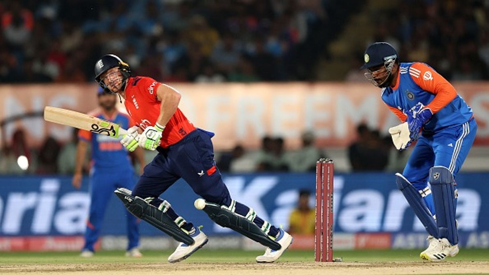 IND vs ENG: संजू सैमसन ने धोनी के अंदाज में जोस बटलर को किया आउट, पहले पकड़ा कैच और फिर... IND vs ENG: संजू सैमसन ने धोनी के अंदाज में जोस बटलर को किया आउट, पहले पकड़ा कैच और फिर...