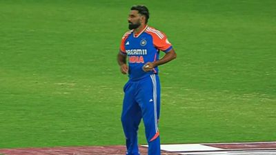 मोहम्मद शमी को 437 दिन बाद टीम इंडिया में वापसी पर नहीं मिला विकेट तो अंबाती रायुडू ने दिया बेबाक जवाब, कहा - इंजरी के बाद उसका... SportsTak Hindi