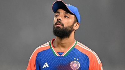 वरुण चक्रवर्ती को इंग्लैंड के खिलाफ फाइफर लेने के बाद मिला इनाम, ICC टी20 रैंकिंग में लगाई 25 स्थान की छलांग, अब इस मुकाम पर पहुंचे SportsTak Hindi