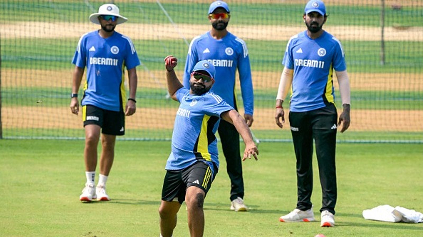 कोहली-राहुल के अलावा रणजी ट्रॉफी खेलेगा फिट होने वाला ये गेंदबाज, जानिए चैंपियंस ट्रॉफी से पहले किस टीम में हुआ शामिल ? कोहली-राहुल के अलावा रणजी ट्रॉफी खेलेगा फिट होने वाला ये गेंदबाज, जानिए चैंपियंस ट्रॉफी से पहले किस टीम में हुआ शामिल ?