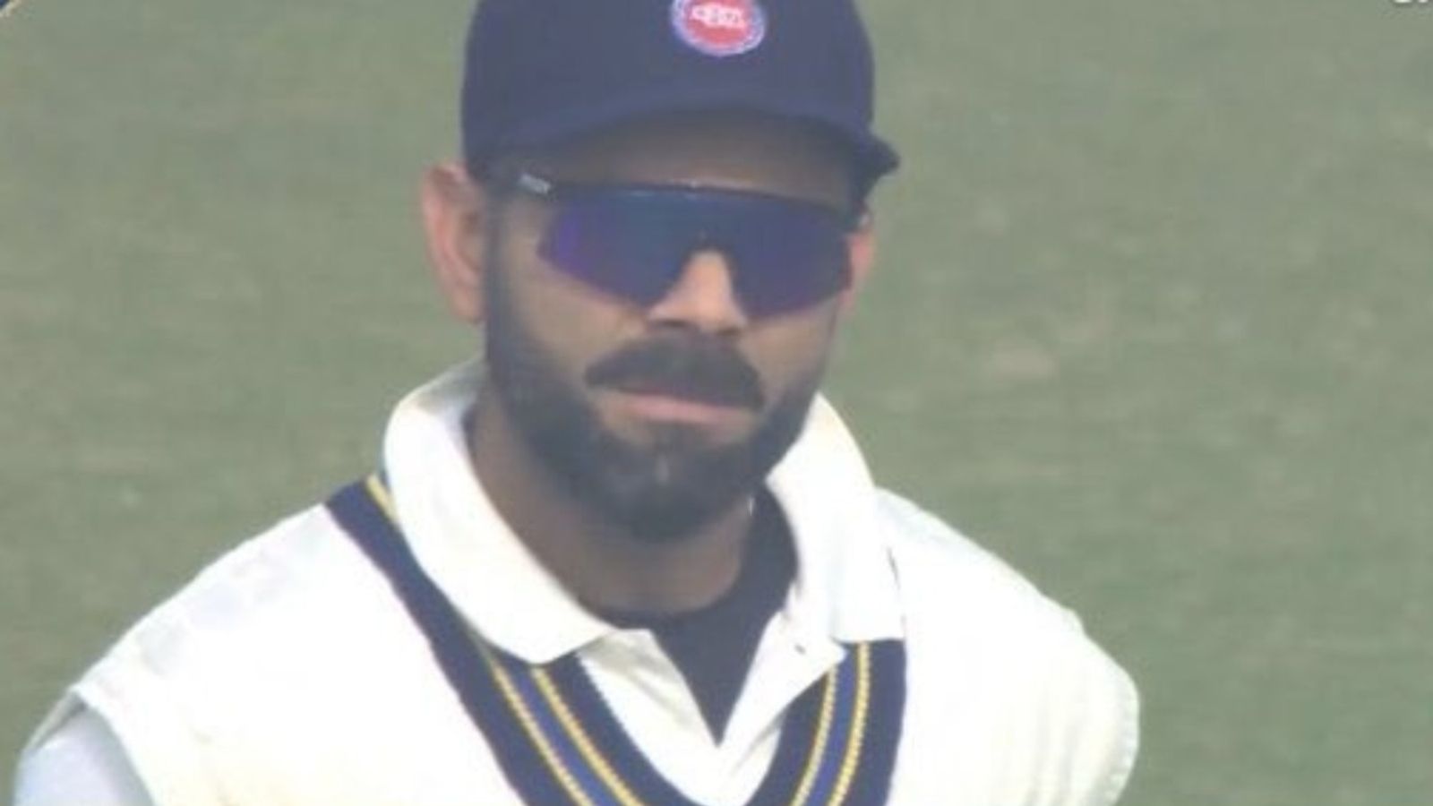 'कोहली को बॉलिंग दो', रणजी मुकाबले में फैंस ने लगाए नारे, दिल्ली के कप्तान से लगाई गुहार, VIDEO वायरल 'कोहली को बॉलिंग दो', रणजी मुकाबले में फैंस ने लगाए नारे, दिल्ली के कप्तान से लगाई गुहार, VIDEO वायरल